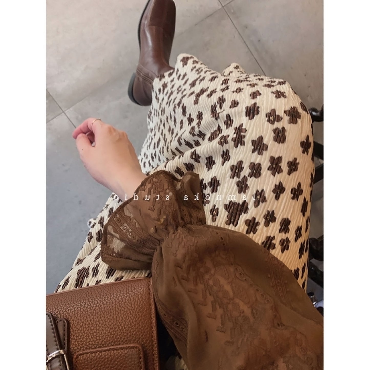 corduroy Broken flower fold skirt female Autumn and winter 2022 new pattern High waist Show thin Medium and long term Pleated skirt A-line skirt